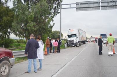 Muere uno en choque de tráiler en la México-Querétaro