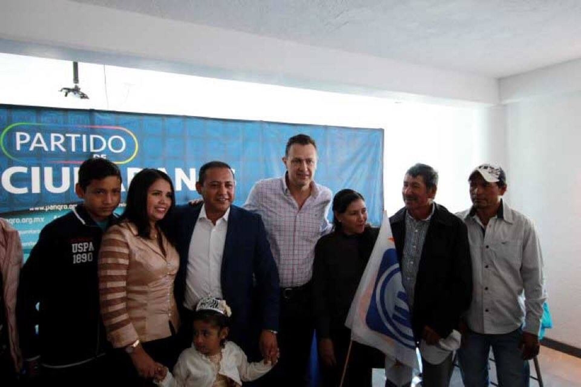 Edil de Colón se registró como pre candidato del PAN