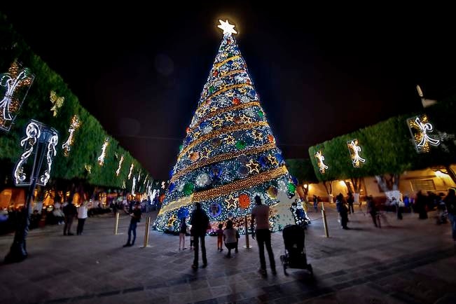 Vestirán 2 mil adornos navideños a la capital