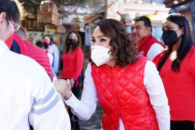 Urge estrategia para reactivar economía, dice precandidata a la gubernatura