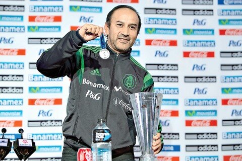 No descarta  entrenar al Tri Mayor