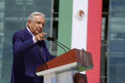AMLO reconoce la industria aeroespacial de Querétaro