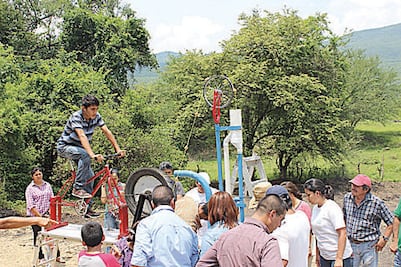 Llevan talleres a Arroyo Seco 