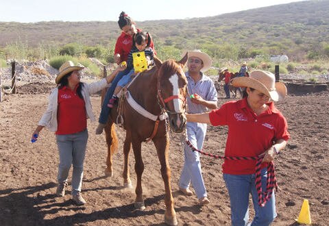 Concluye curso de equinoterapia
