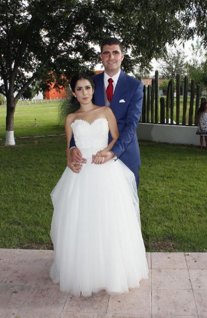 Tras siete años de novios, Andrea y Luis Manuel se unieron en matrimonio en una emotiva ceremonia religiosa.