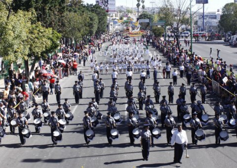 Realizan desfile del 20 de noviembre