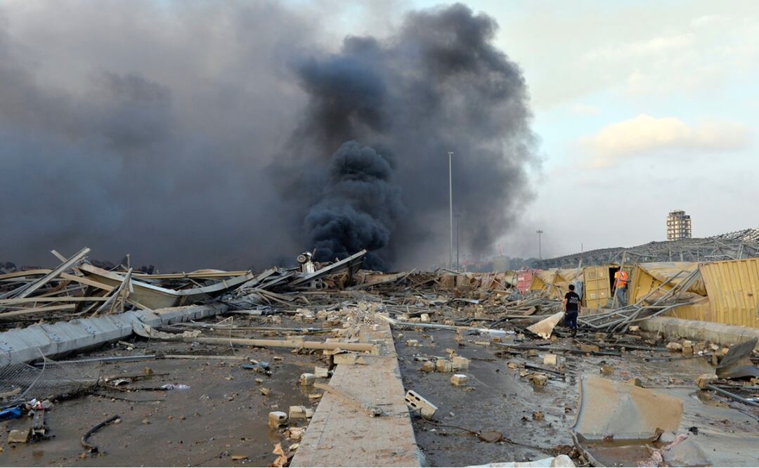 Suman al menos 50 muertos y 2 mil 700 heridos tras explosión en Beirut