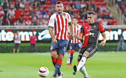 Chivas va con la defensa mermada