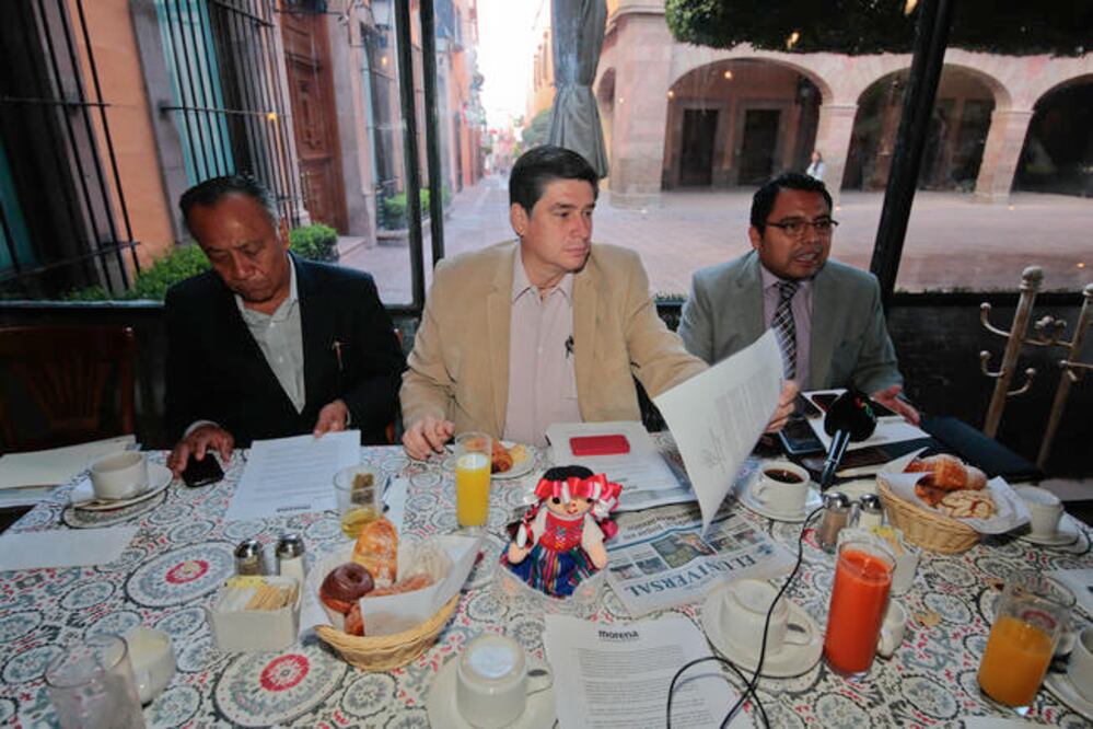 Carlos Peñafiel mencionó que a pesar de que Andrés Manuel López Obrador no ha confirmado una visita a Querétaro, son prioritarios los temas de la entidad en el proyecto que presentará como precandidato. (FOTOS: ARCHIVO. EL UNIVERSAL)