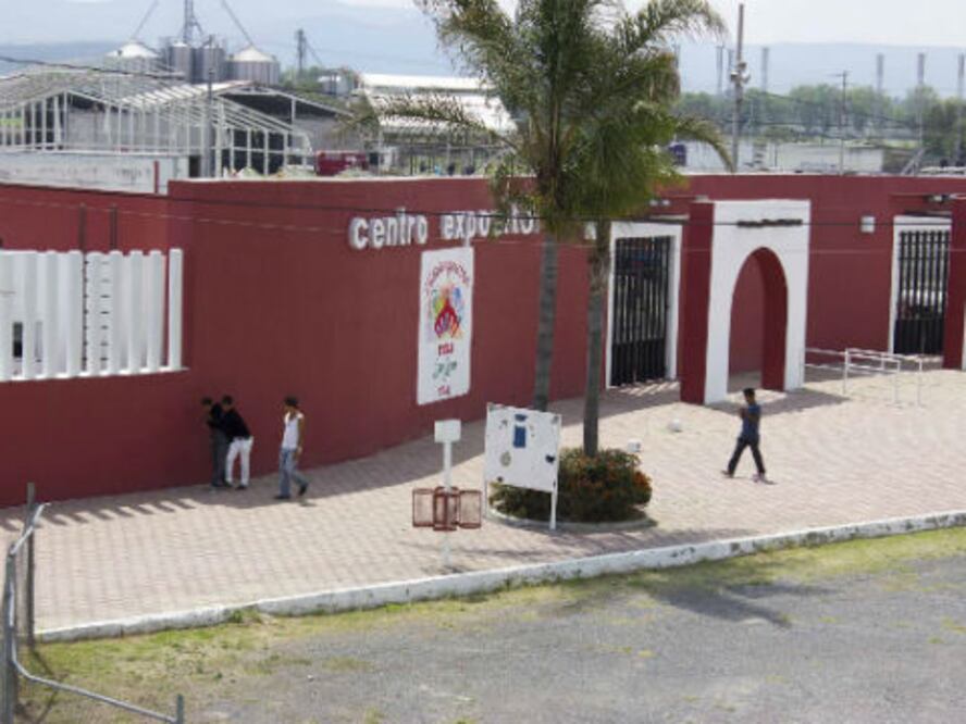 Cierran acceso a feria por lluvia