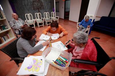 Buscan más apoyos para adultos