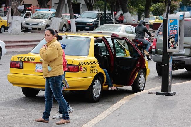 El oficio de  taxista: la vida detrás del volante