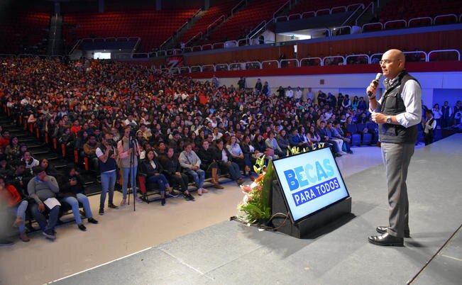 El alcalde Marcos Aguilar Vega recordó y refrendó el compromiso que tiene con la educación en el municipio. (ESPECIAL)