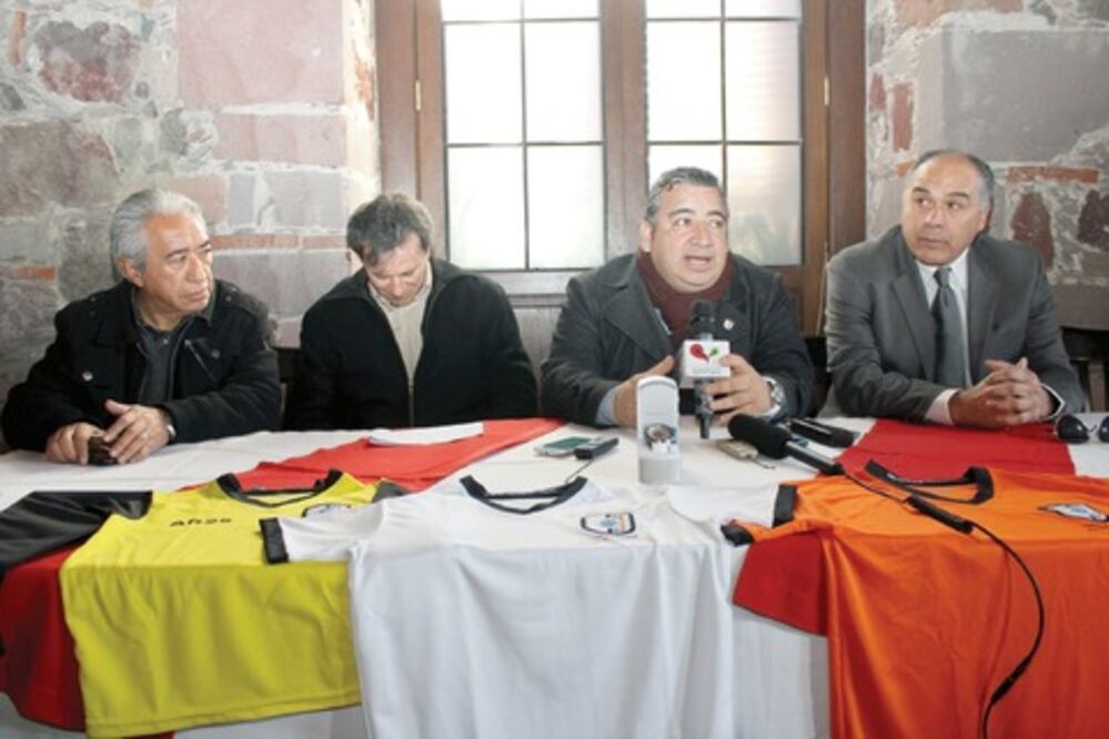 Anuncian la primera escuela Gallos-Parma