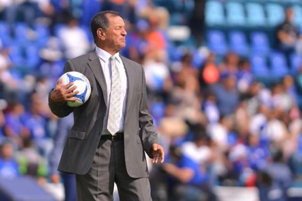 Meza ve mal el momento de  homenaje