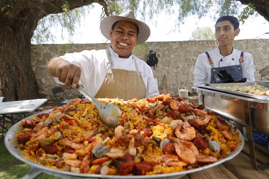 Celebran el tercer Picnic En Blanc, el evento queretano para celebrar la gastronomía