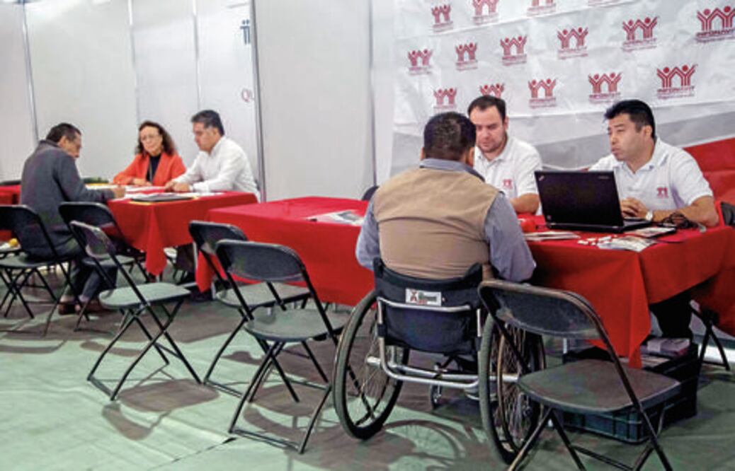 Ayuda la STPS a personas vulnerables a colocarse