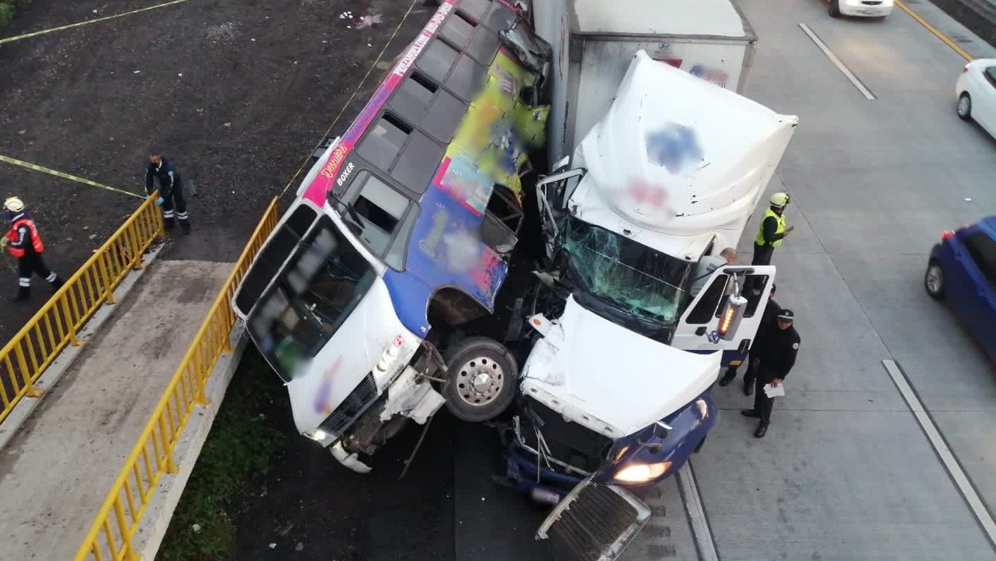 Accidente deja 4 muertos en la carretera México-Querétaro; chocaron un tráiler y camión de pasajeros