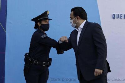 Luis Nava toma protesta a 17 nuevos elementos de la SSP municipal