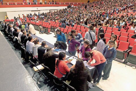 Entregan primer paquete de becas