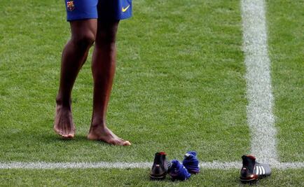 ¿Por qué Yerry Mina entró descalzo al Camp Nou?