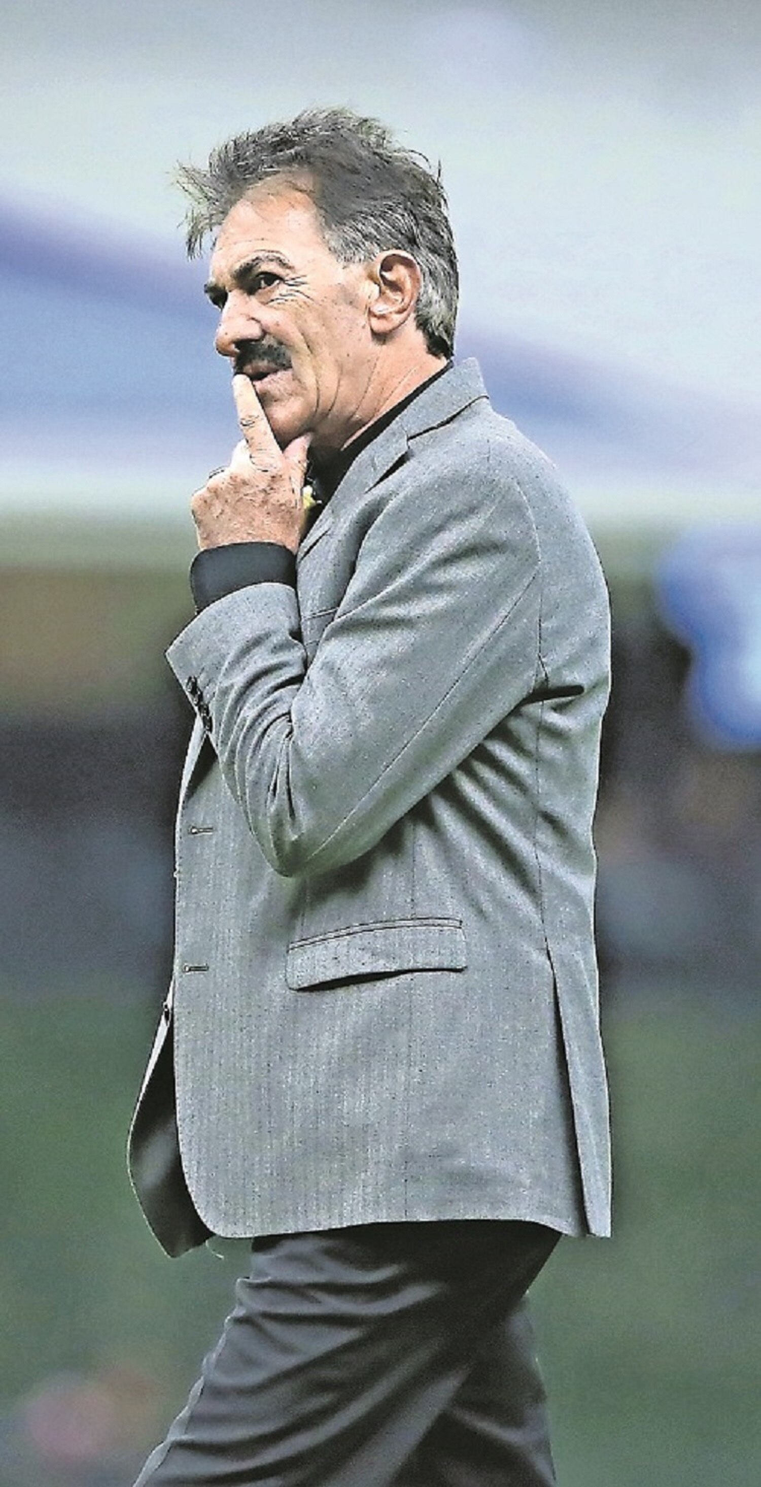 La Volpe critica la nómina del técnico