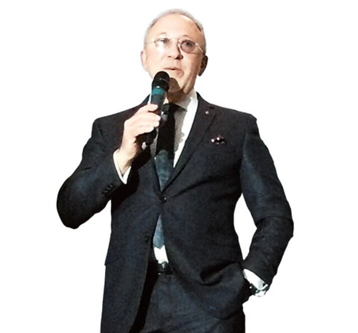  Estefan,  feliz con la “Conga” pero  triste por Cuba