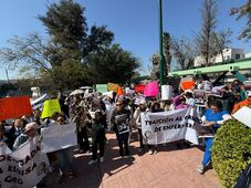 Personal del IMSS en Querétaro protesta por despidos
