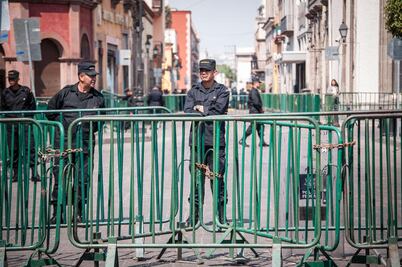 Afectan cierres a comerciantes y conductores