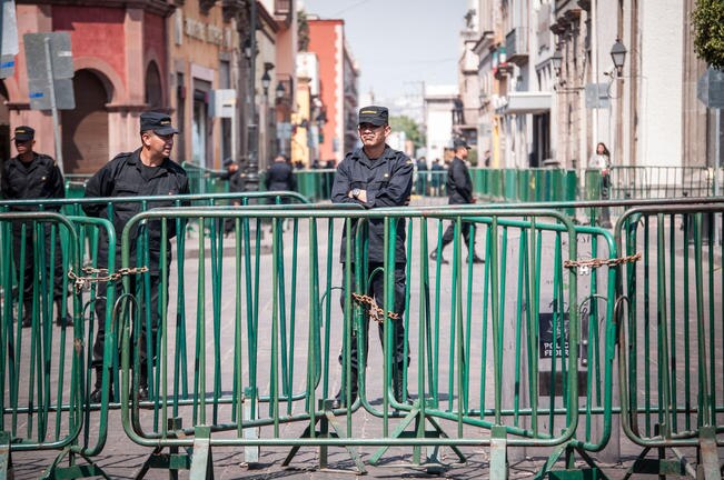 Afectan cierres a comerciantes y conductores