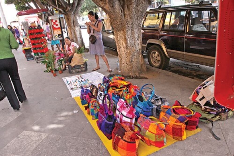 Exigen a Gobierno regular comercio en vía pública