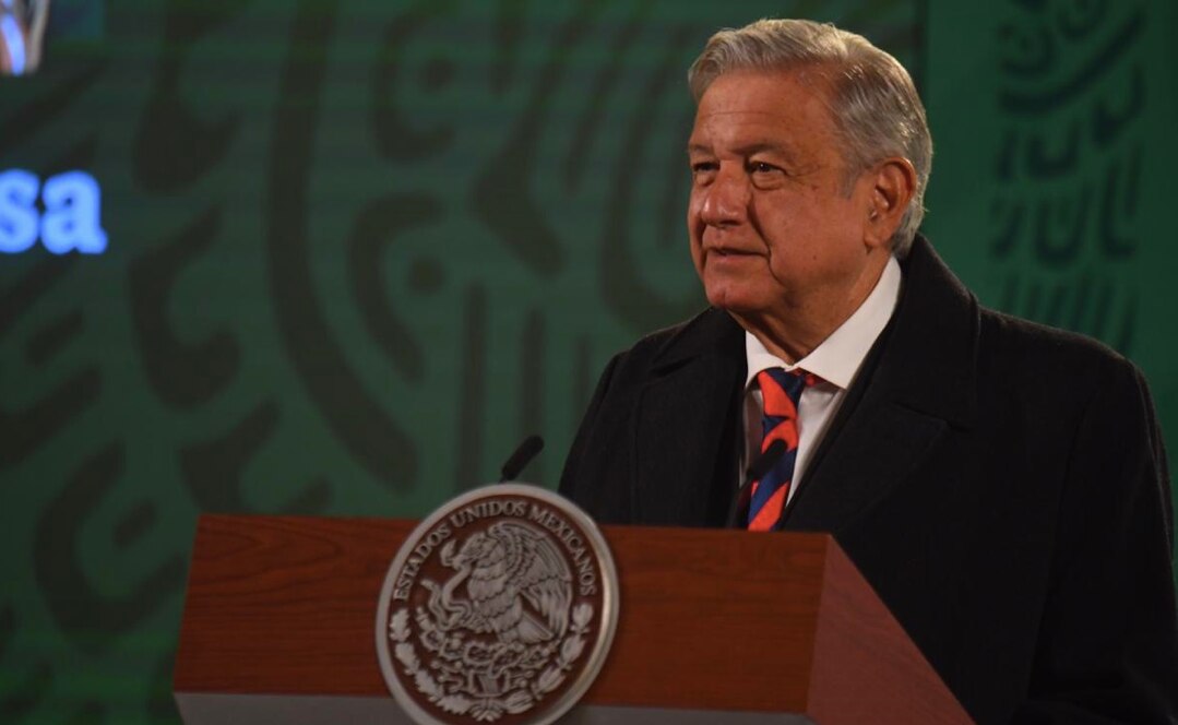 AMLO responde a mujeres firmantes de la carta: "son famosos y fifís"