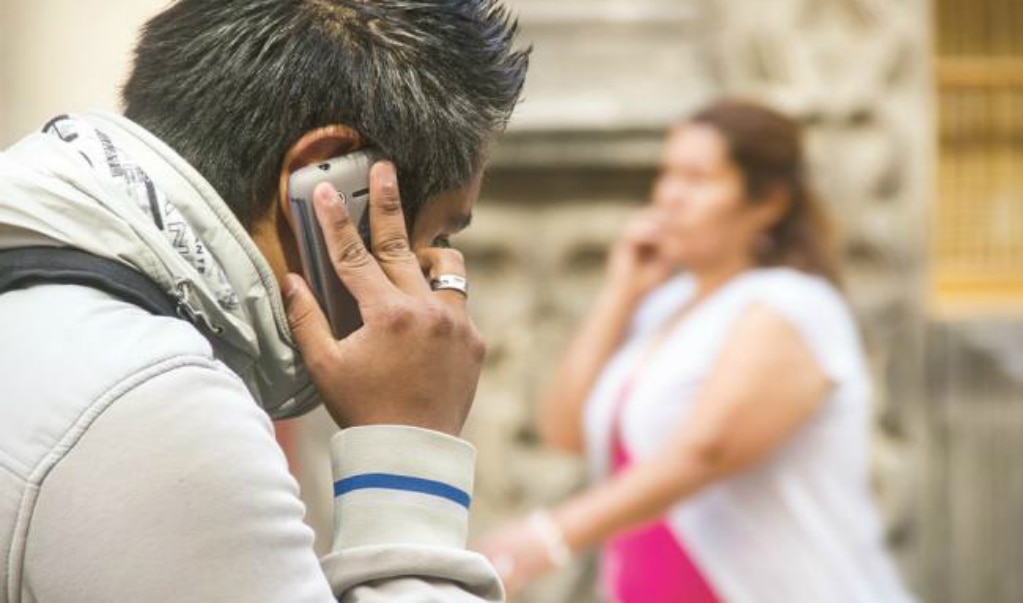 Investigará FBI presunto espionaje a periodistas y activistas