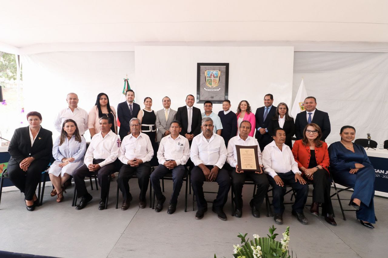 Reconocen fiestas en honor a Santo Entierro