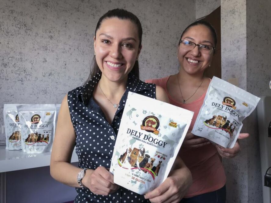 Ana Reséndiz comenzó a cocinar galletas para Pedacito, su mascota french poodle que en ese entonces tenía casi 14 años de edad. Con el tiempo, las galletas para perros se hicieron tan famosas entre su comunidad de amigos y familiares, por lo que poco a poco aumentó la producción e instituyó su propia empresa.