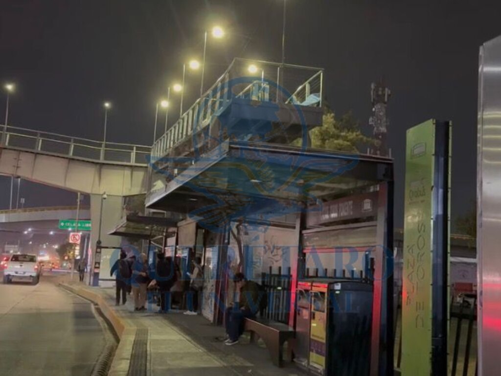 Fallece hombre sobre puente peatonal en Avenida Constituyentes, Querétaro