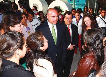 Gobernador pide proyectos a jóvenes