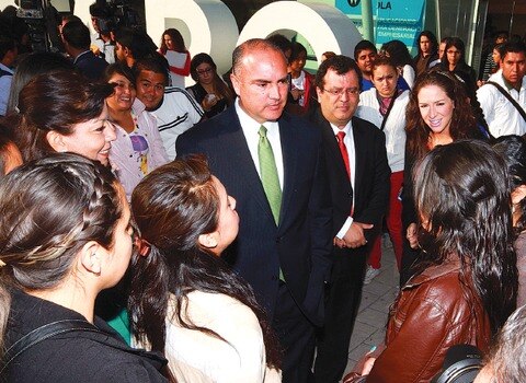 Gobernador pide proyectos a jóvenes