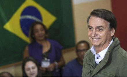 Bolsonaro celebra su victoria y promete "cambiar el destino de Brasil"