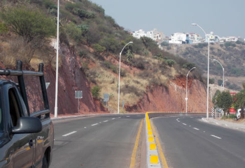 Supervisan carreteras para evitar deslaves