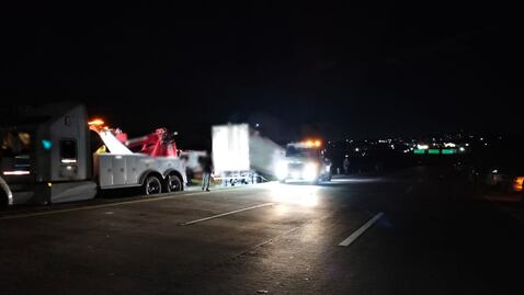 Continúa cerrada la autopista México-Querétaro, a la altura de San Juan del Río