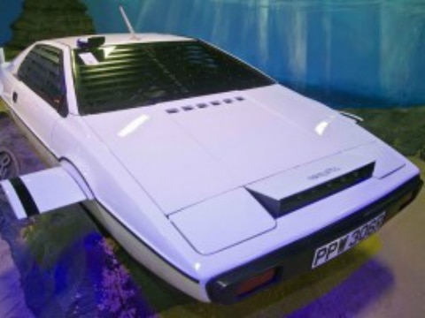 Subastan coche del agente 007