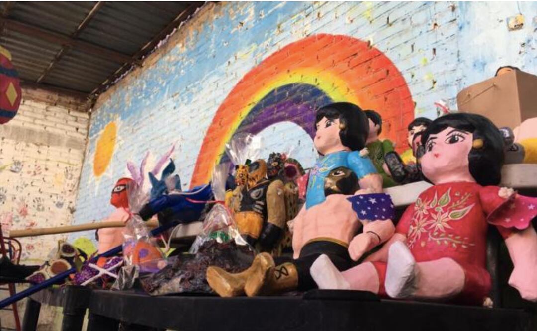 Con juguetes de cartón artesanal, niños y niñas disfrutaron el día de Reyes en SLP