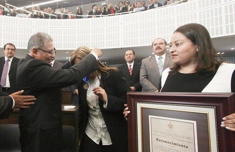 Reconocen a ONG por lucha de las mujeres