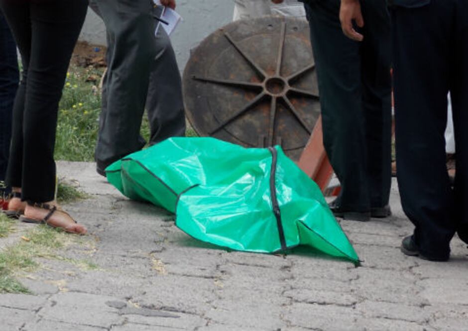 Descubren osamenta en ducto de CFE