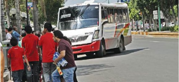 Denuncian abuso en transporte