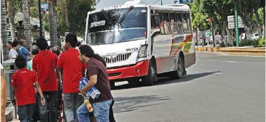 Denuncian abuso en transporte