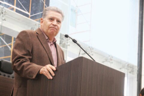 Participan legisladores en libro 