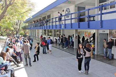 UAQ vincula firmas con  los estudiantes