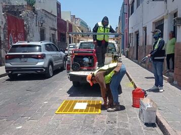 En Querétaro, fortalecen la seguridad vial con rejillas temporales